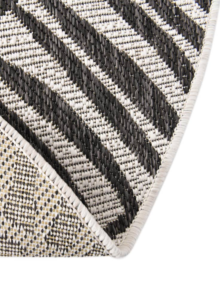 Detail image of 4' x 4' Easy-Clean Botanical Indoor / Outdoor Round Rug