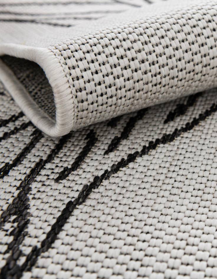 Detail image of 10' 8 x 10' 8 Easy-Clean Botanical Indoor / Outdoor Round Rug