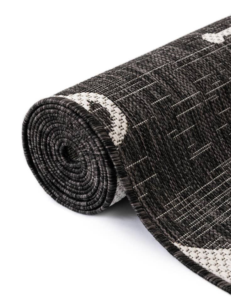 Detail image of 5' 3 x 5' 3  Washable Coastal Indoor / Outdoor Octagon Rug