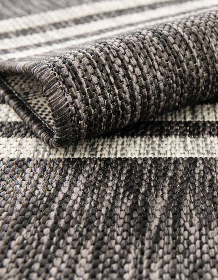 Detail image of 7' 10 x 10' Easy-Clean Jill Zarin Anguilla Indoor / Outdoor Oval Rug