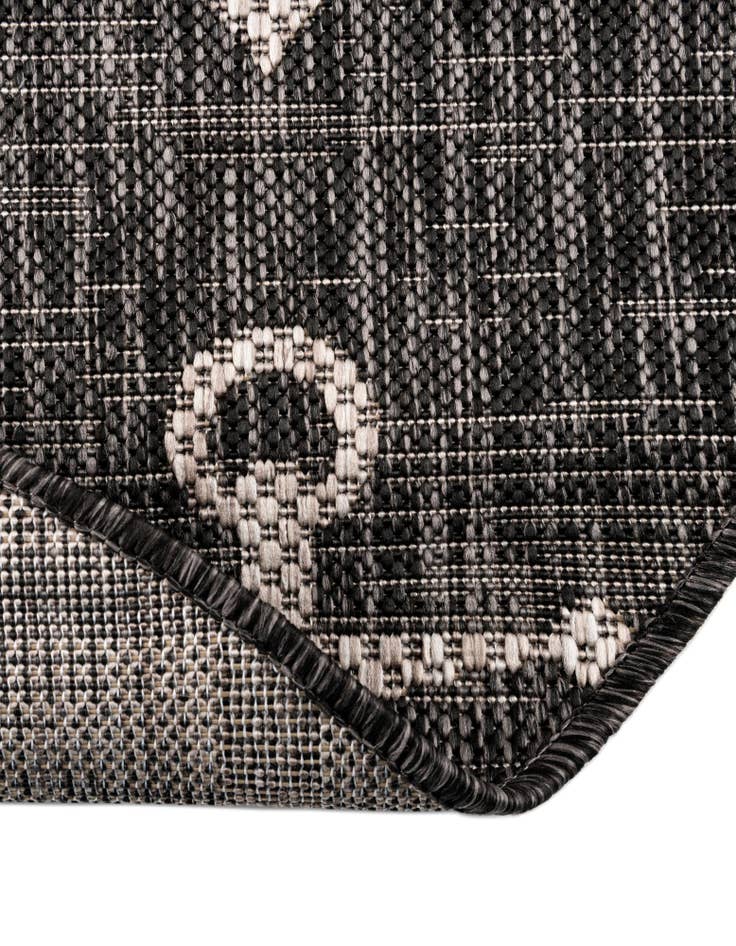 Detail image of 7' 10 x 10' Easy-Clean Coastal Indoor / Outdoor Oval Rug