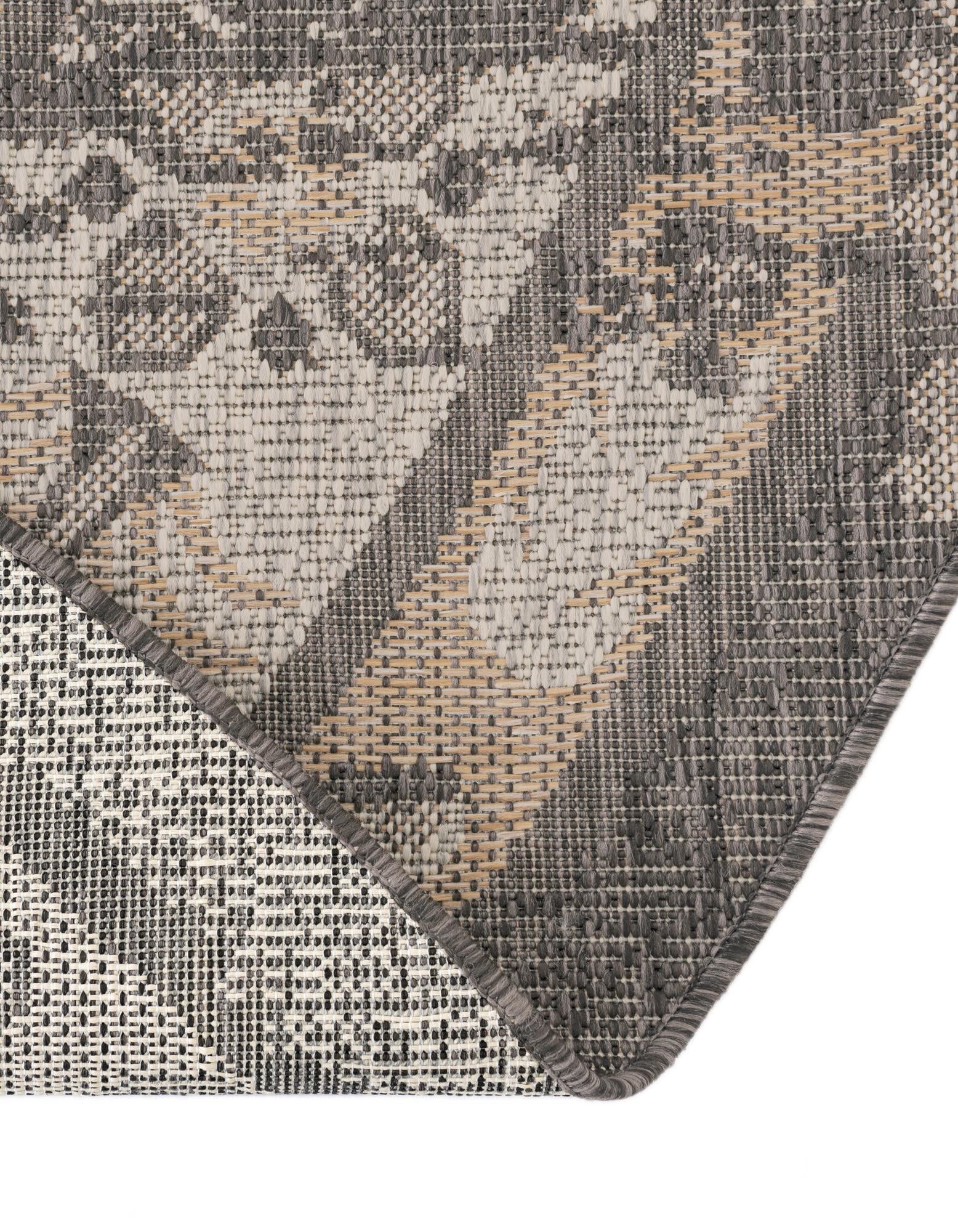 7' 10 x 10' Easy-Clean Traditional Indoor / Outdoor Oval Rug