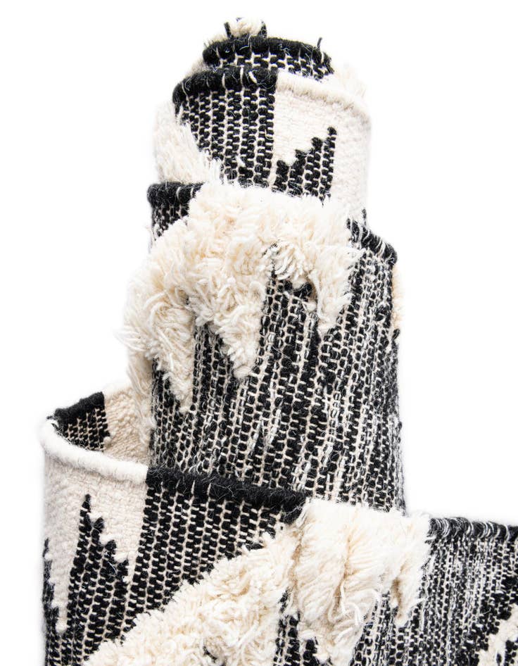 Detail image of 6' 1 x 9'  Hand Woven Arizona Wool Rug