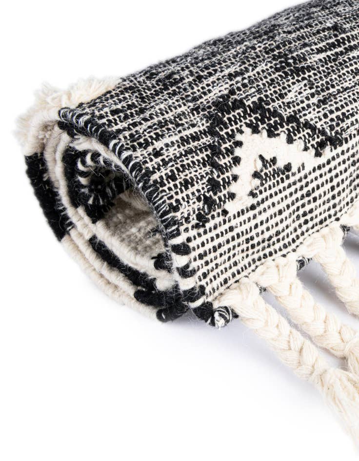 Detail image of 6' 1 x 9'  Hand Woven Arizona Wool Rug