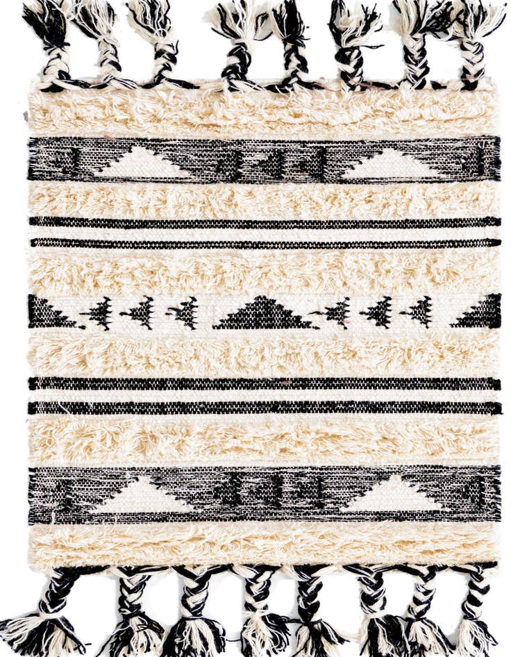 Detail image of 2' x 3' 1 Hand Woven Arizona Wool Rug