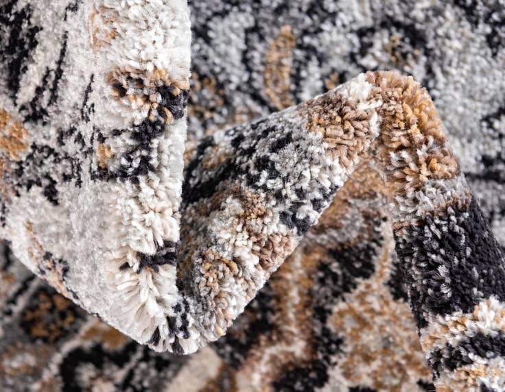 Detail image of 4' x 6' Heritage Rug
