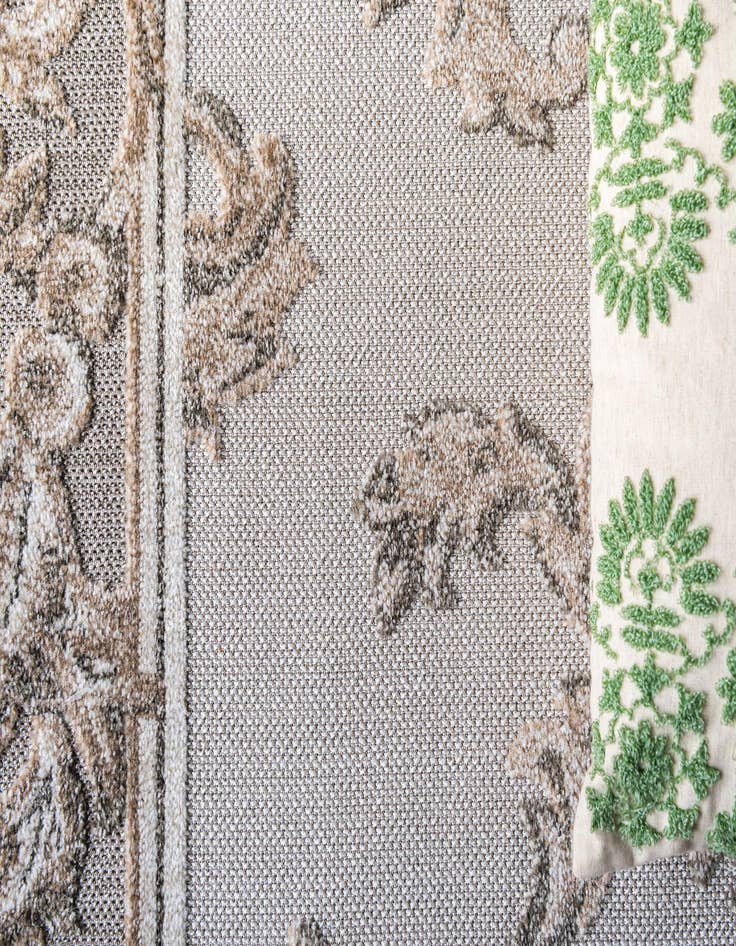 Detail image of 8' x 10'  Washable Botanical Indoor / Outdoor Rug