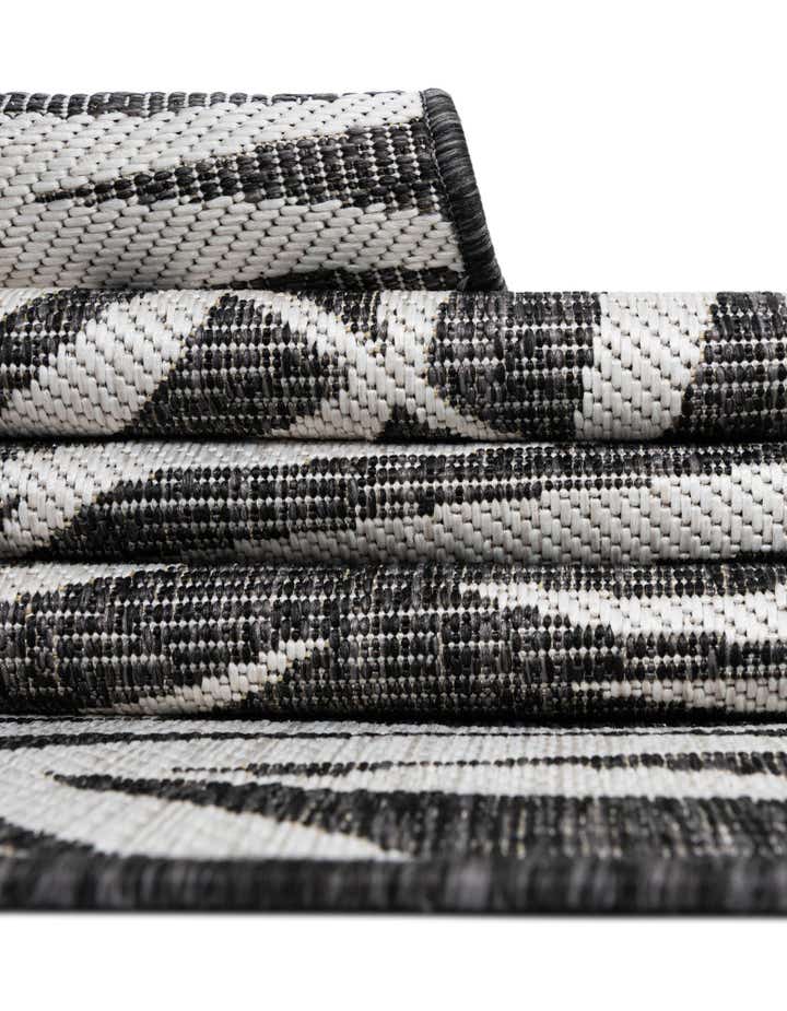 10' x 13' Easy-Clean Botanical Indoor / Outdoor Rug