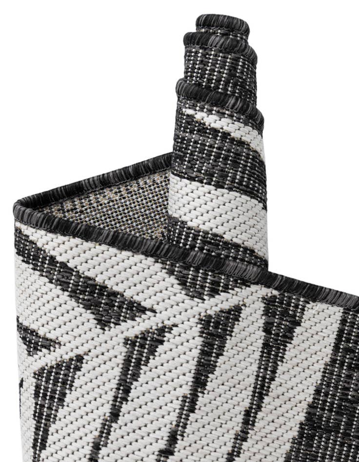 Detail image of 9' x 12'  Washable Botanical Indoor / Outdoor Rug