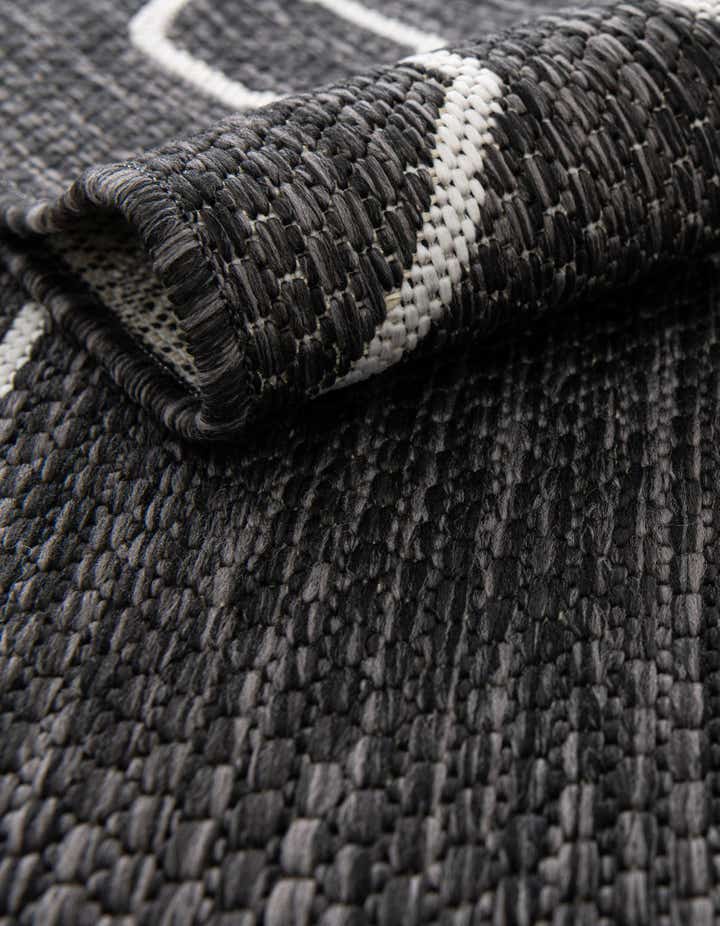 7' 10 x 11' Easy-Clean Lattice Indoor / Outdoor Rug