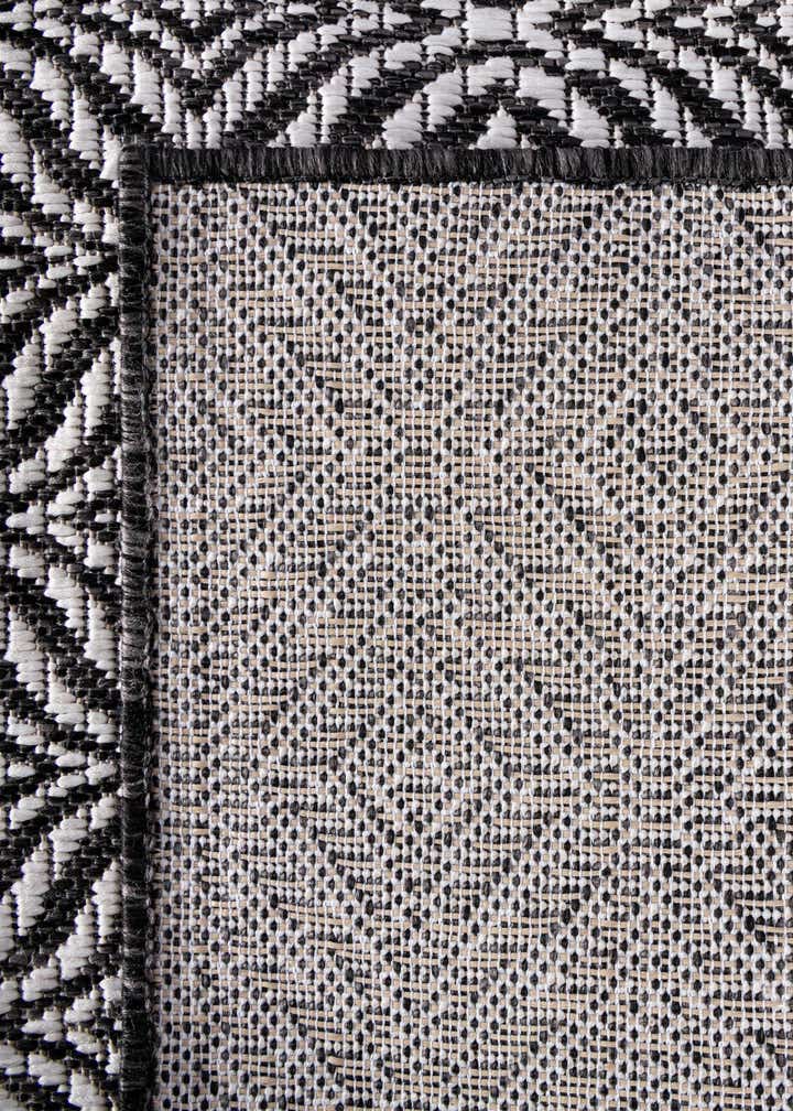 9' x 12' Easy-Clean Lattice Indoor / Outdoor Rug