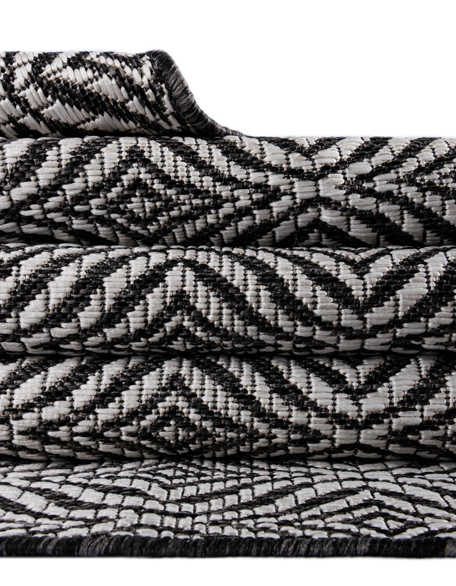 9' x 12' Easy-Clean Lattice Indoor / Outdoor Rug