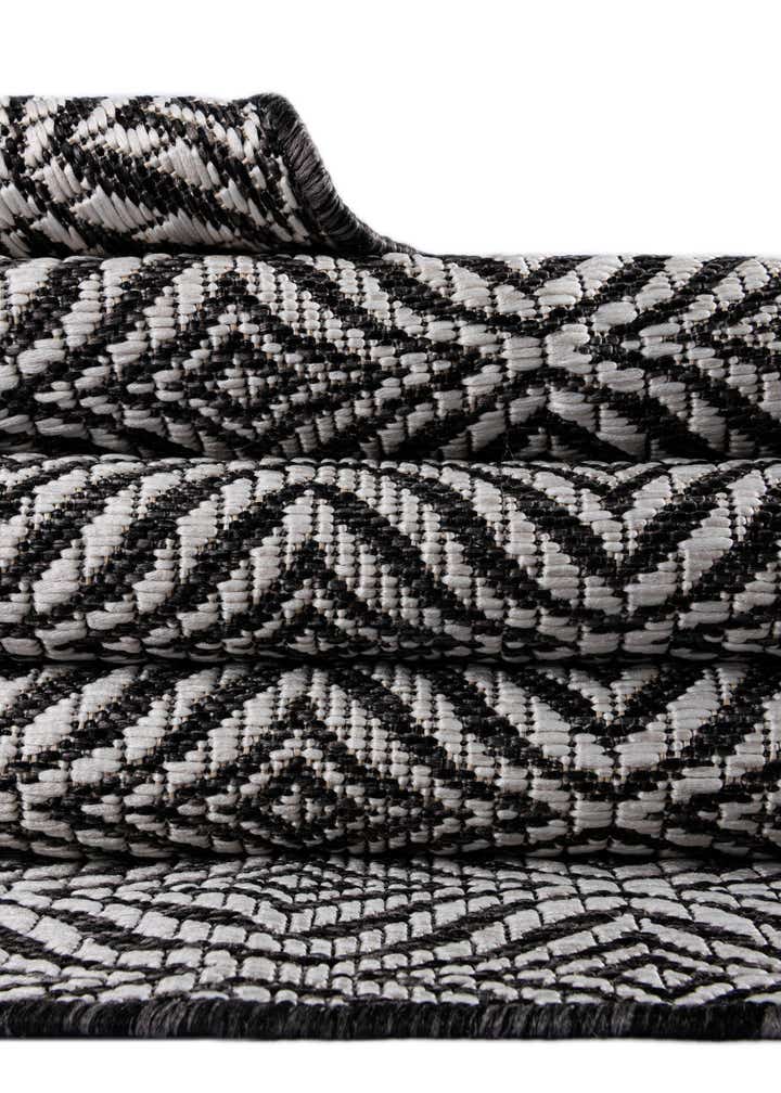 9' x 12' Easy-Clean Lattice Indoor / Outdoor Rug