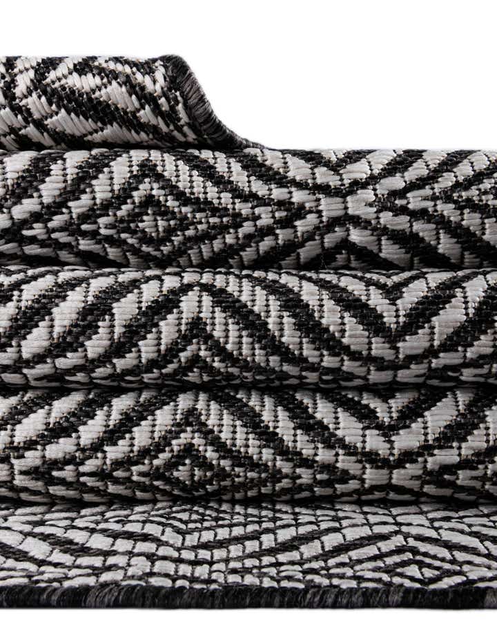 7' x 10' Easy-Clean Lattice Indoor / Outdoor Rug