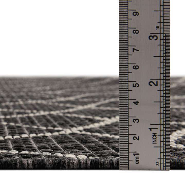 4' x 6' Easy-Clean Lattice Indoor / Outdoor Rug