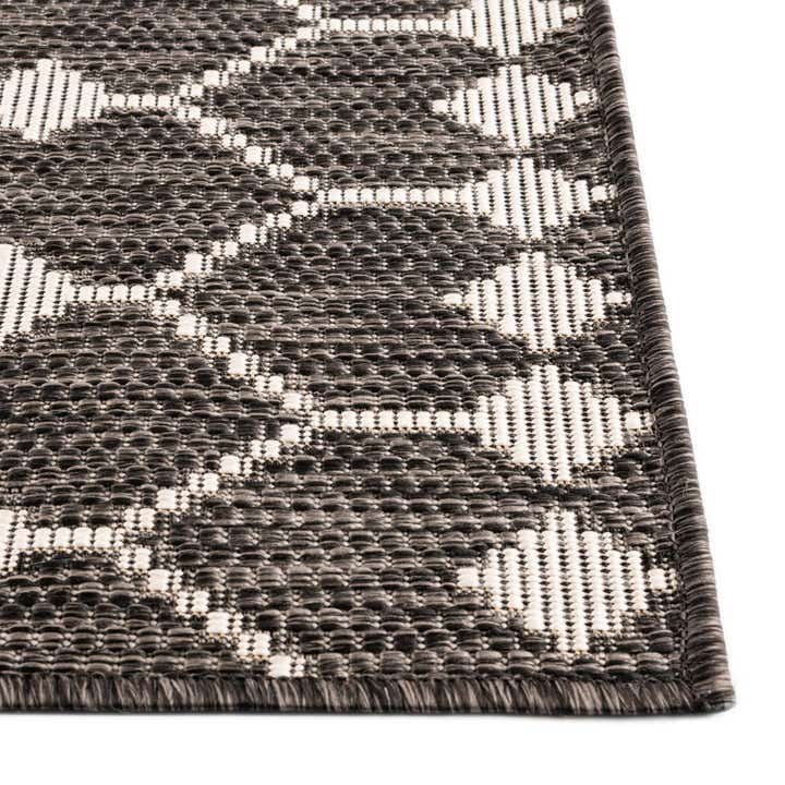 2' x 3' Easy-Clean Lattice Indoor / Outdoor Rug