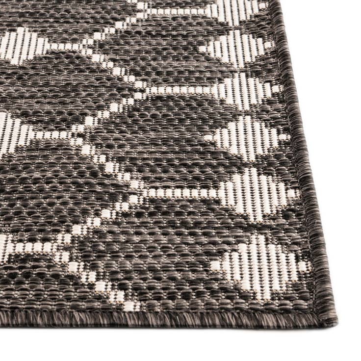Detail image of 2' x 3' Easy-Clean Lattice Indoor / Outdoor Rug