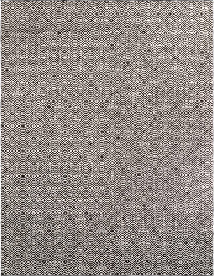 Detail image of 10' x 14' Easy-Clean Lattice Indoor / Outdoor Rug