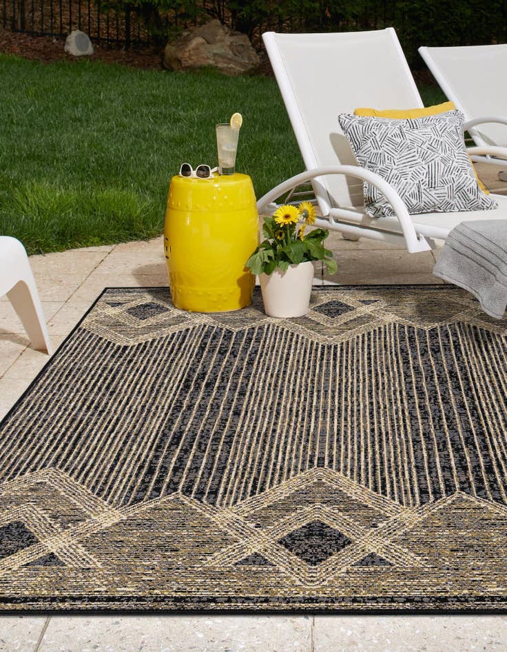 Detail image of 7' x 10'  Washable Modern Indoor / Outdoor Rug