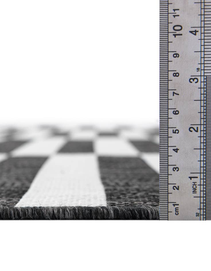 Detail image of 6' x 9' Washable Ribbon Indoor / Outdoor Rug