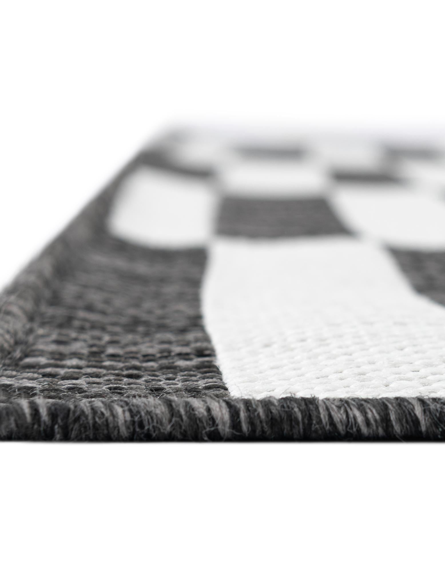4' x 6' Easy-Clean Ribbon Indoor / Outdoor Rug