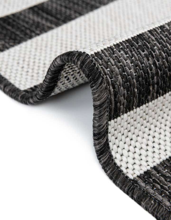 2' x 3' Easy-Clean Ribbon Indoor / Outdoor Rug