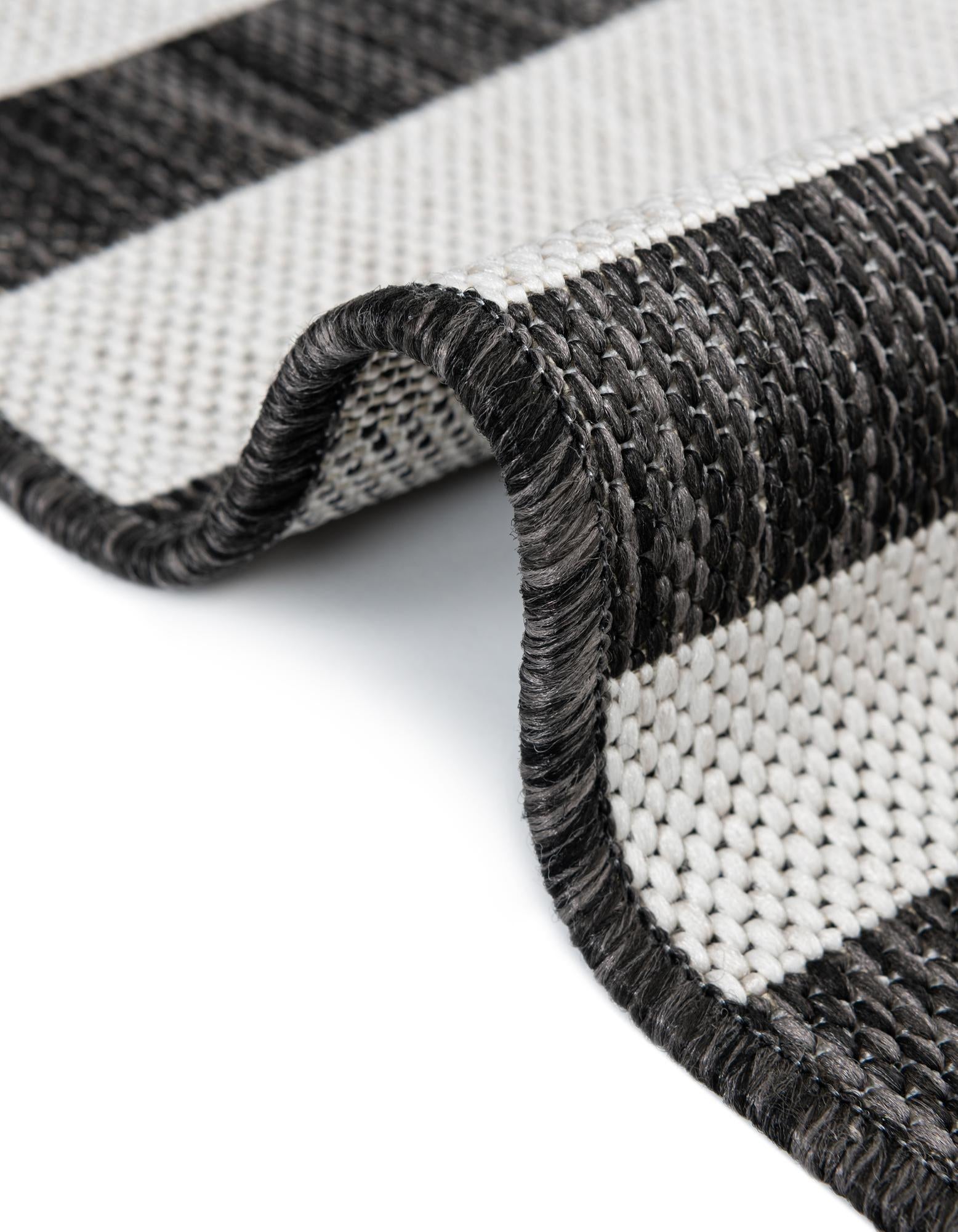 4' x 6' Easy-Clean Ribbon Indoor / Outdoor Rug