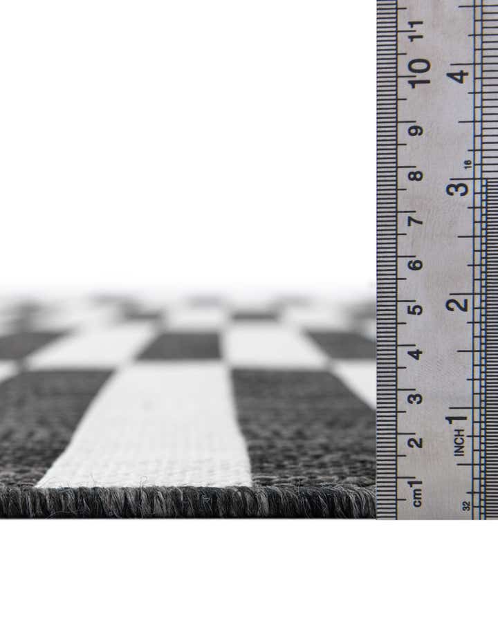 6' x 9' Easy-Clean Striped Indoor / Outdoor Rug