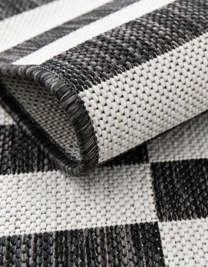 6' x 9' Easy-Clean Striped Indoor / Outdoor Rug