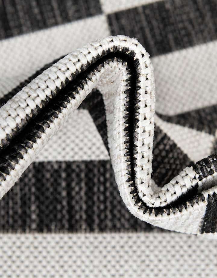 6' x 9' Easy-Clean Striped Indoor / Outdoor Rug