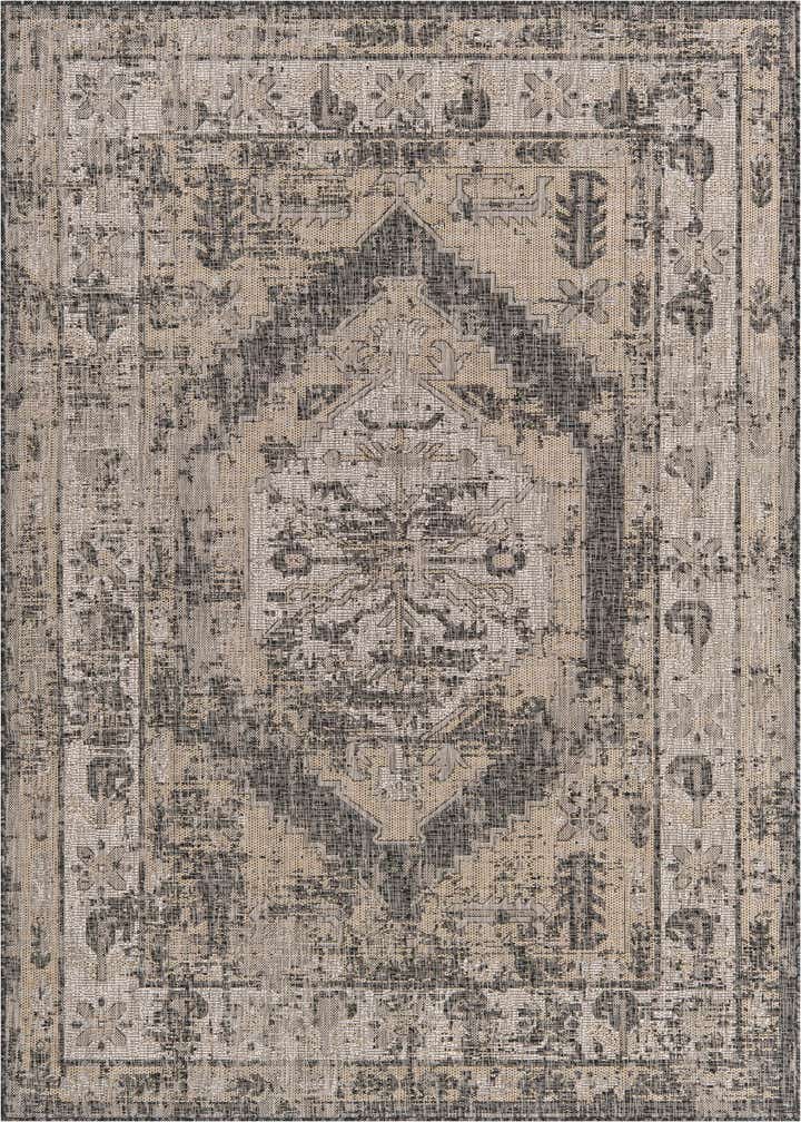 6' x 9' Easy-Clean Traditional Indoor / Outdoor Rug