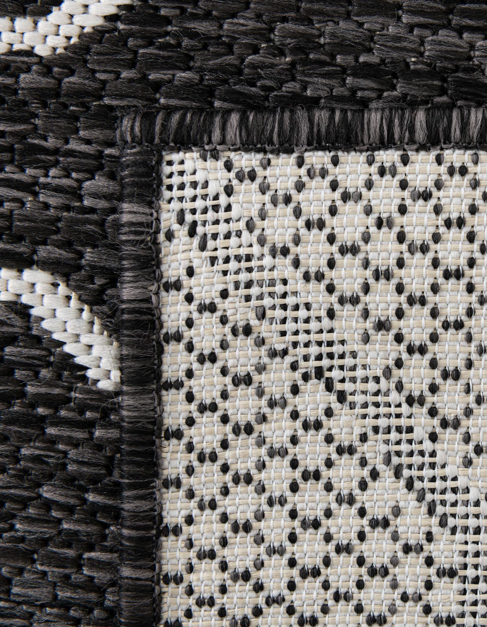 4' x 6' Easy-Clean Trellis Indoor / Outdoor Rug