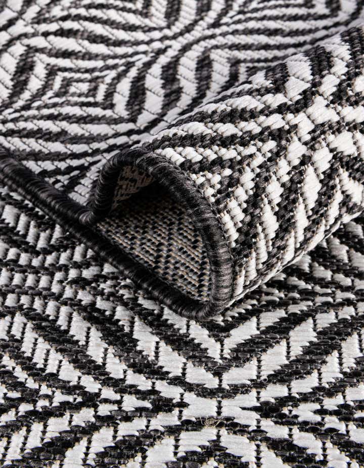 7' 10 x 11' Easy-Clean Trellis Indoor / Outdoor Rug