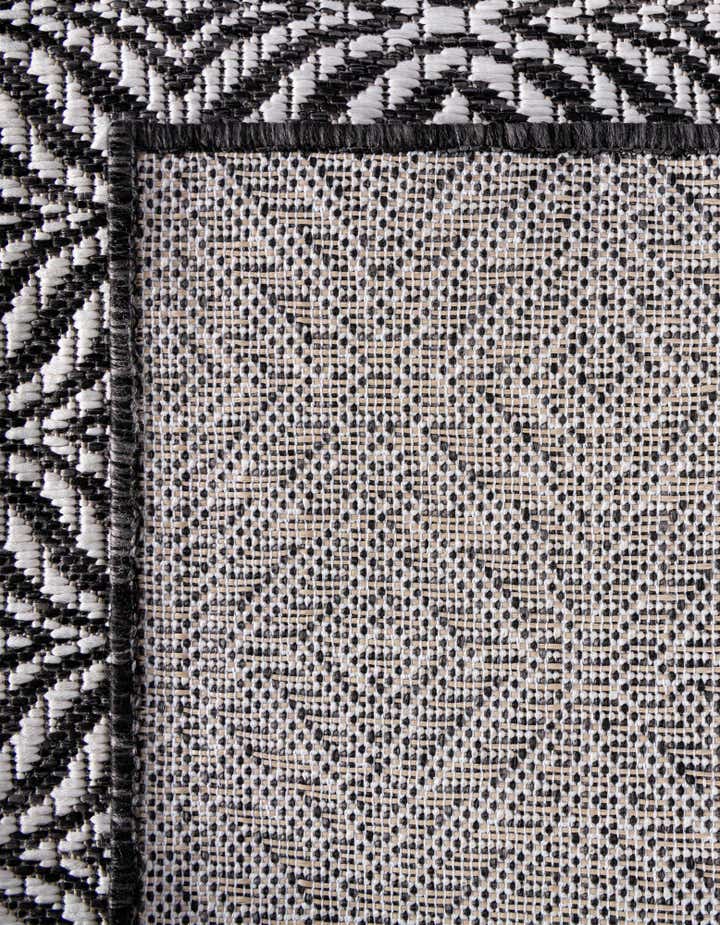 7' 10 x 11' Easy-Clean Trellis Indoor / Outdoor Rug