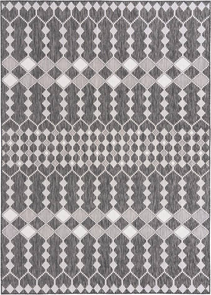 Detail image of 7' 10 x 11' Easy-Clean Trellis Indoor / Outdoor Rug