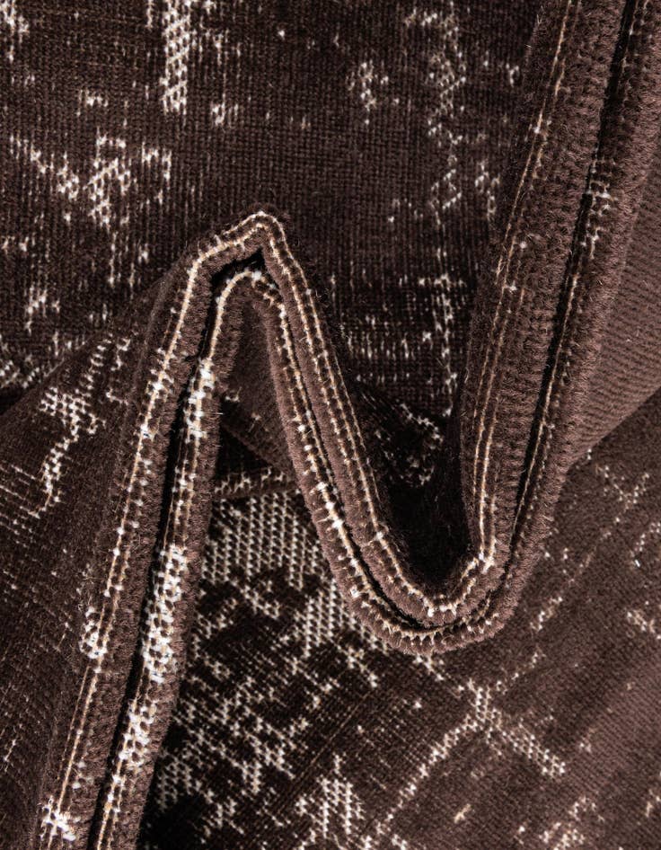 Detail image of 5' 3 x 8' Valencia Rug