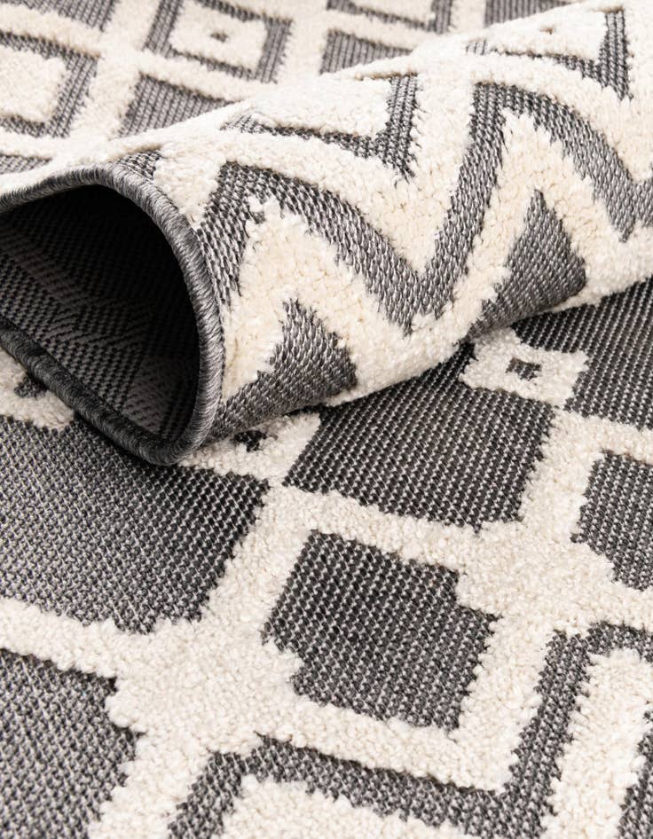 Detail image of 3' 3 x 3' 3 Arlo Round Rug