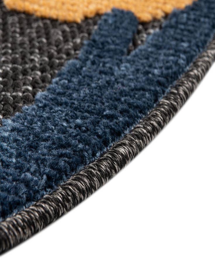 Detail image of 3' 3 x 3' 3 Easy-Clean Belize Indoor / Outdoor Round Rug