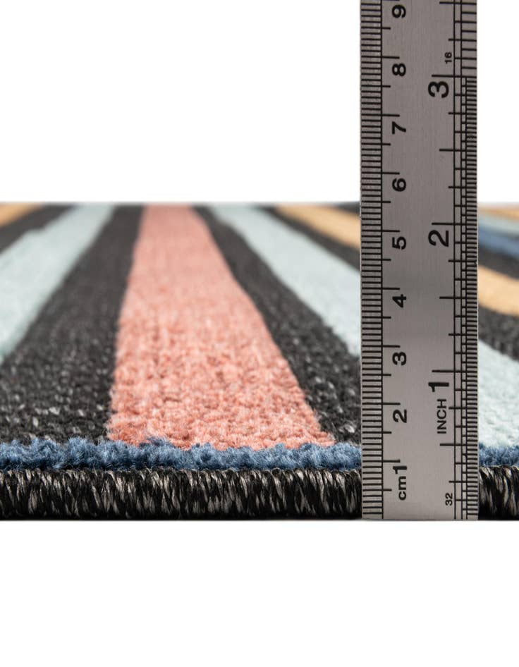 Detail image of 5' 3 x 5' 3 Easy-Clean Belize Indoor / Outdoor Round Rug
