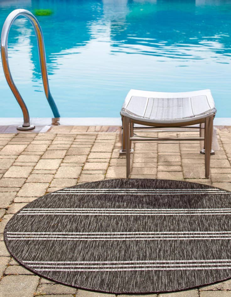 Detail image of 4' x 4' Easy-Clean Jill Zarin Anguilla Indoor / Outdoor Round Rug