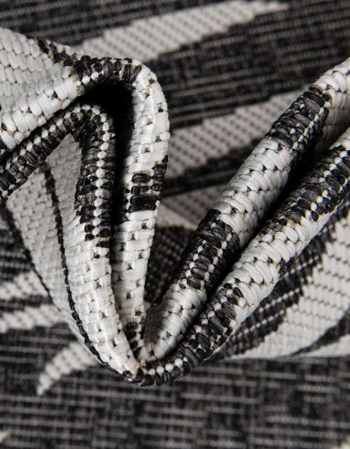 13' x 13' Easy-Clean Botanical Indoor / Outdoor Round Rug