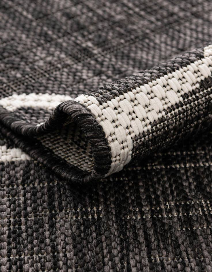 Detail image of 5' 3 x 5' 3 Easy-Clean Coastal Indoor / Outdoor Round Rug