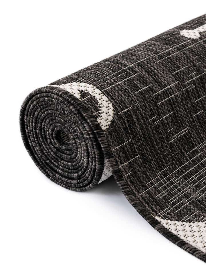 5' 3 x 5' 3 Easy-Clean Coastal Indoor / Outdoor Round Rug