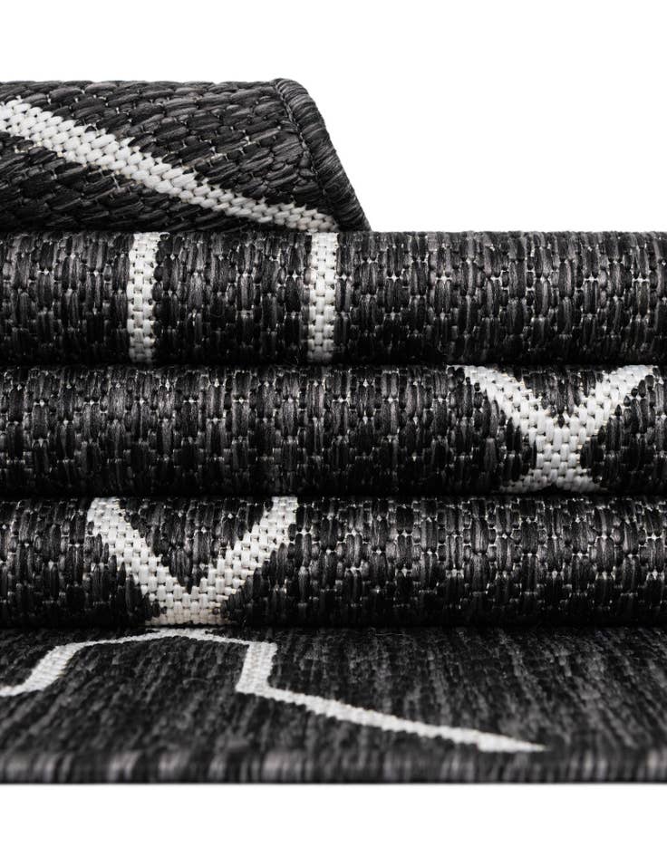 Detail image of 4' x 4' Easy-Clean Lattice Indoor / Outdoor Round Rug