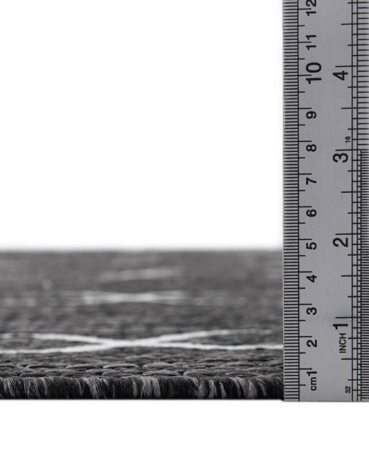 Detail image of 4' x 4' Washable Lattice Indoor / Outdoor Round Rug