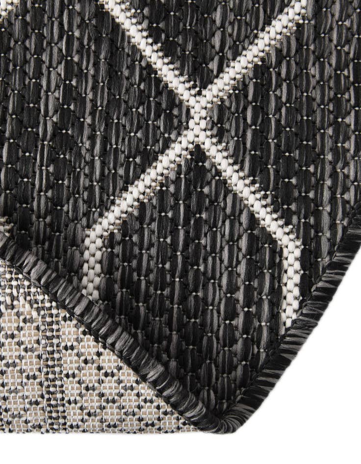 Detail image of 4' x 4' Easy-Clean Lattice Indoor / Outdoor Round Rug