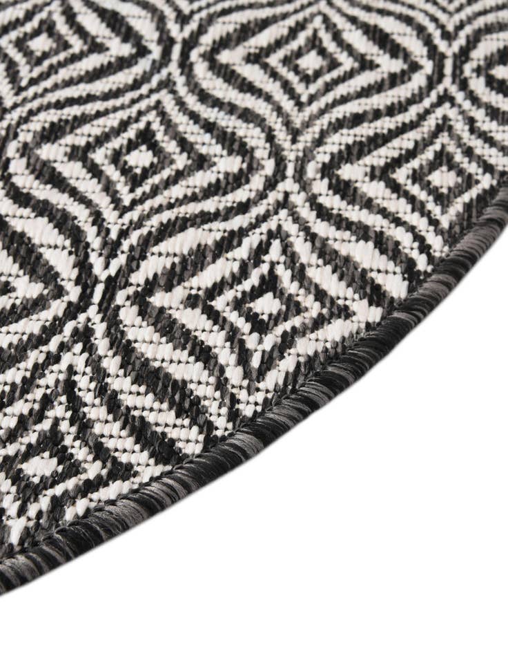 Detail image of 5' 3 x 5' 3 Washable Lattice Indoor / Outdoor Round Rug