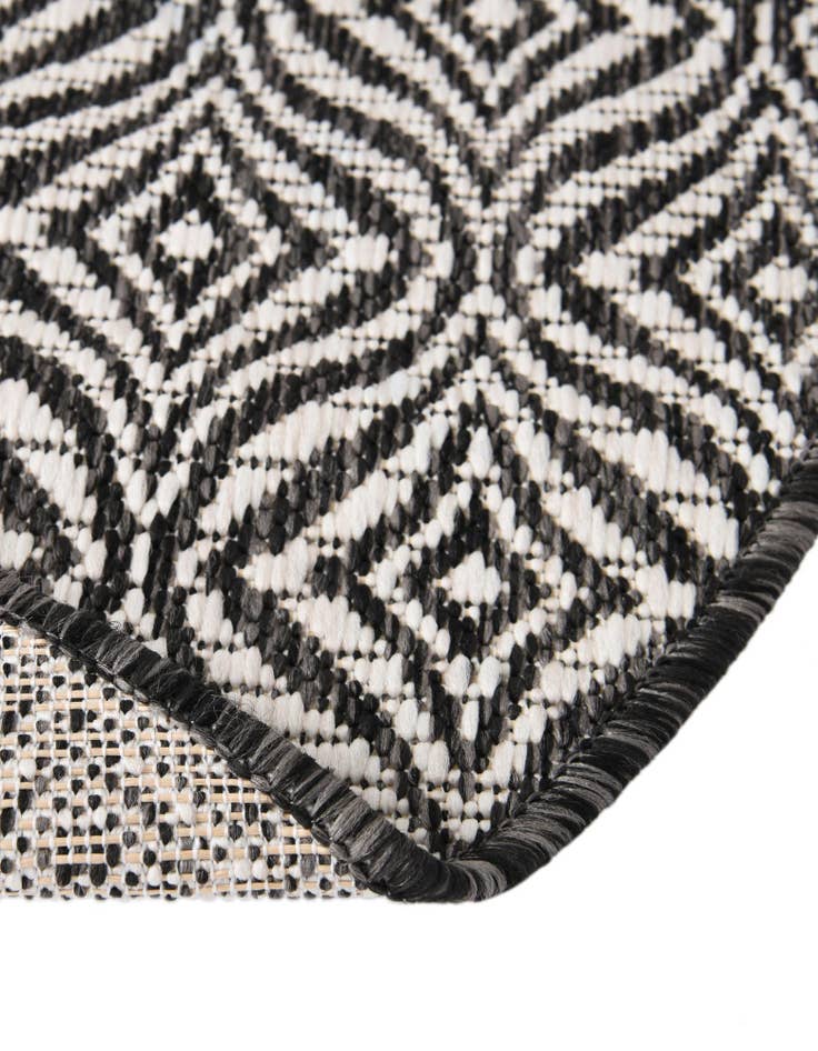 Detail image of 5' 3 x 5' 3 Washable Lattice Indoor / Outdoor Round Rug