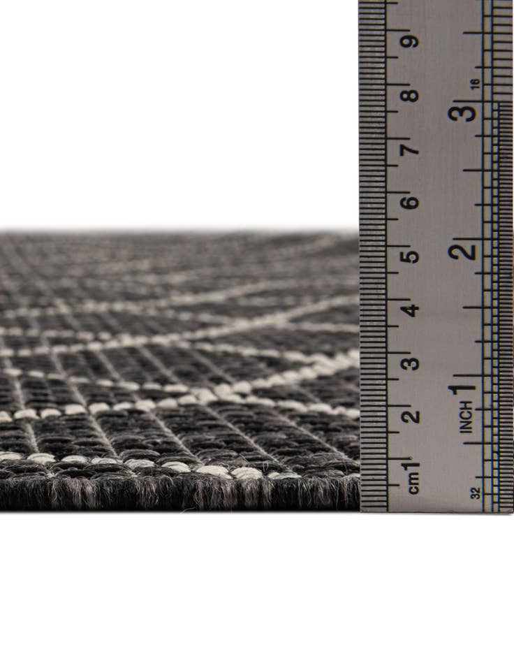 Detail image of 4' x 4' Washable Lattice Indoor / Outdoor Round Rug