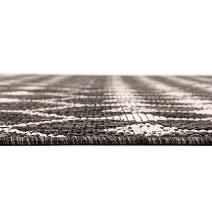 Detail image of 4' x 4' Easy-Clean Lattice Indoor / Outdoor Round Rug